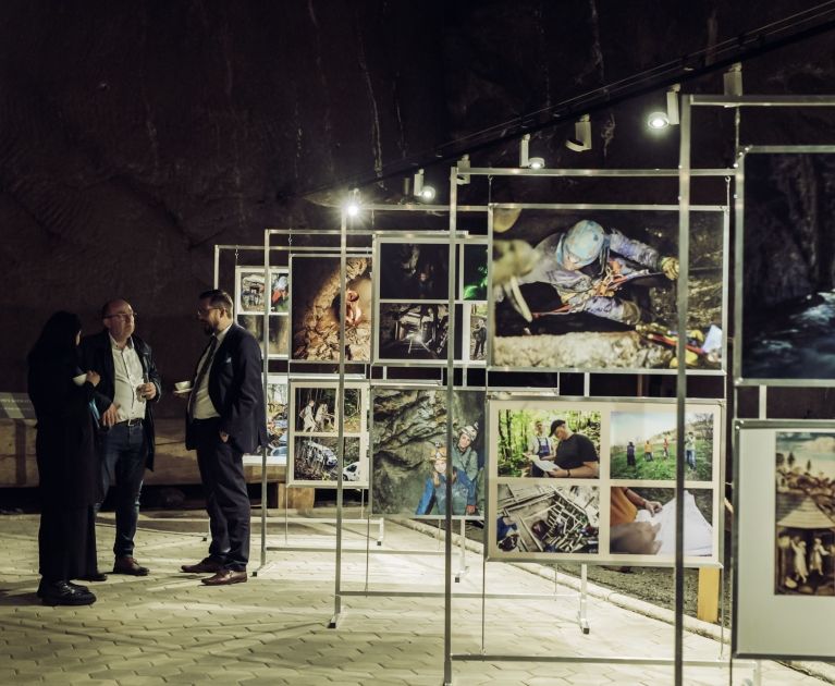 Otwarcie wystawy w Kopalni Soli, widok na plansze ekspozycyjne