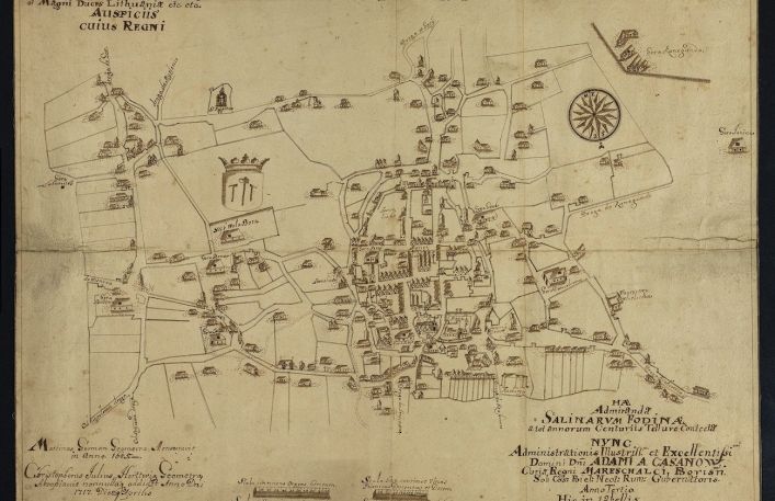 Stara mapa miasta Wieliczka z 1717 r. z odręcznymi łacińskimi napisami na rogach.